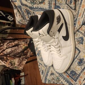 Nike Men's White and Black Sneakers